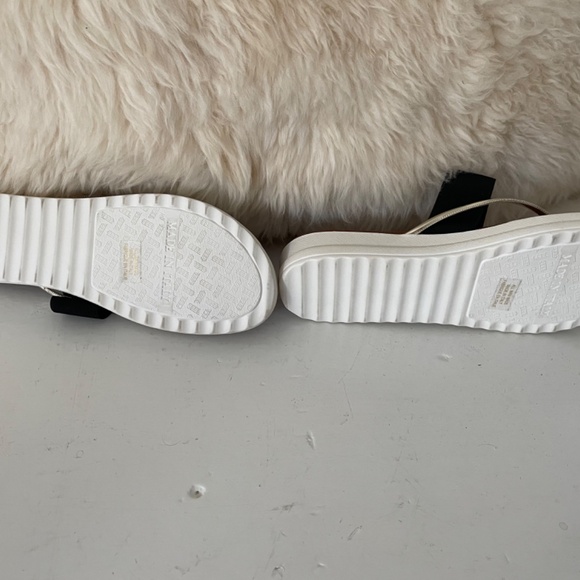 Italian Shoemakers Sandals - Picture 3 of 3